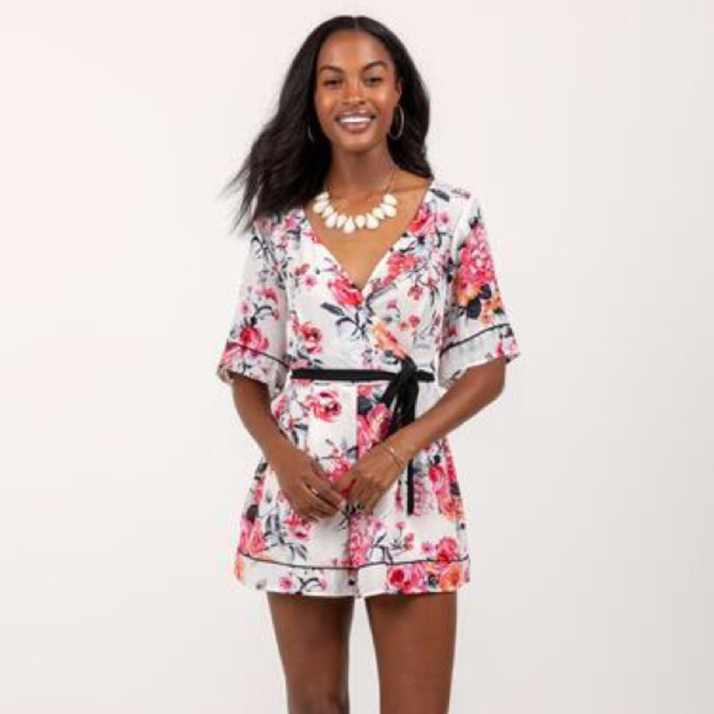 Francesca’s NWT floral surplice romper belted